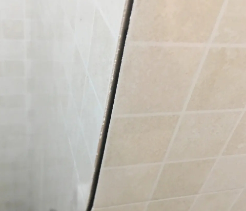 尉犁瓷砖空鼓维修公司分享阳台瓷砖脱落的修复过程可以分为以下几个步骤