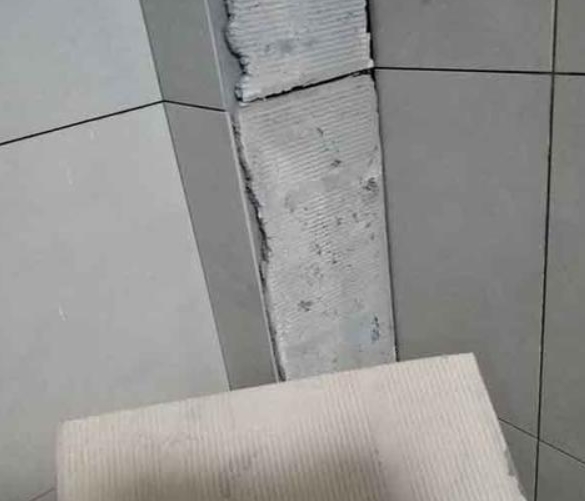 尉犁瓷砖空鼓维修公司分享下厨房瓷砖脱落的补救措施。